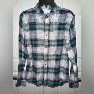 Old Navy everyday shirt, slim fit. Size medium.